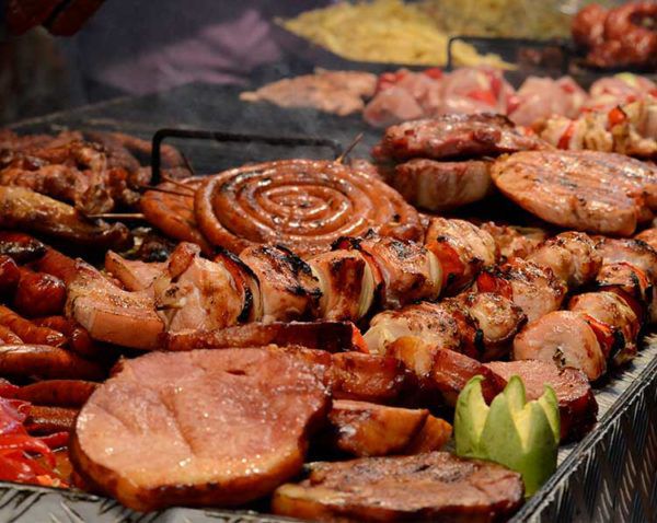 Grigliata mista con salsiccia
